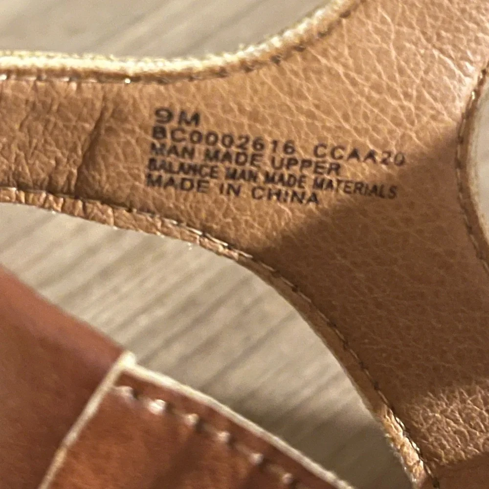 b.o.c. Tan Leather Women's Sandals‎